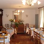 Beaune Hotel מלון