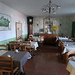 Beaune Hotel ביון