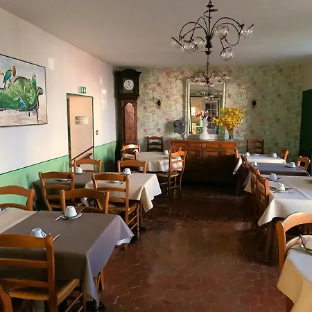 Готель Beaune Hotel 2*