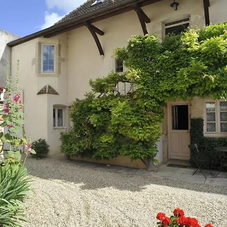 Готель Beaune Hotel